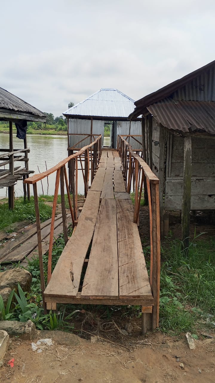OZIARAWARE QUARTERS CONSTRUCTION OF WOODED TOILET